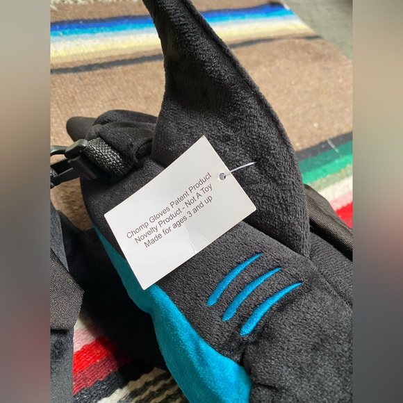 Rare new with tags, San Jose Sharks, chomp gloves, light up and sound effects - Picture 11 of 15